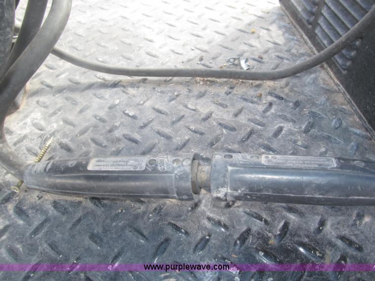 image for item B5424 2006 Ford F350 XL Super Duty CrewCab flatbed service truck