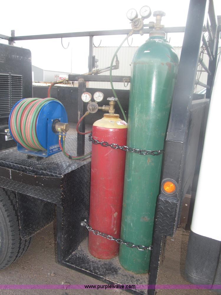 image for item B5424 2006 Ford F350 XL Super Duty CrewCab flatbed service truck