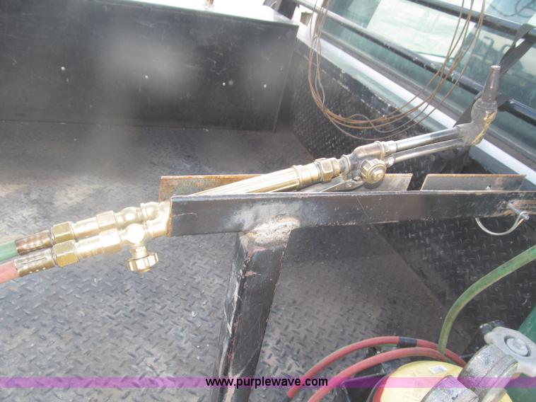 image for item B5424 2006 Ford F350 XL Super Duty CrewCab flatbed service truck