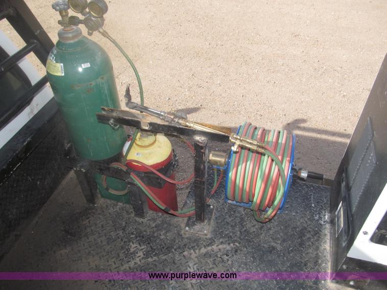 image for item B5424 2006 Ford F350 XL Super Duty CrewCab flatbed service truck