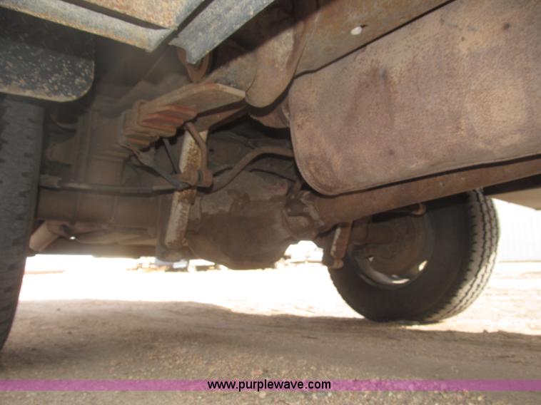 image for item B5424 2006 Ford F350 XL Super Duty CrewCab flatbed service truck