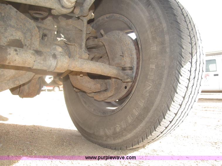 image for item B5424 2006 Ford F350 XL Super Duty CrewCab flatbed service truck