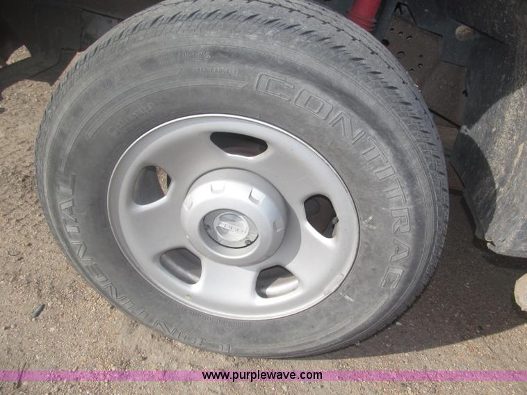 image for item B5424 2006 Ford F350 XL Super Duty CrewCab flatbed service truck