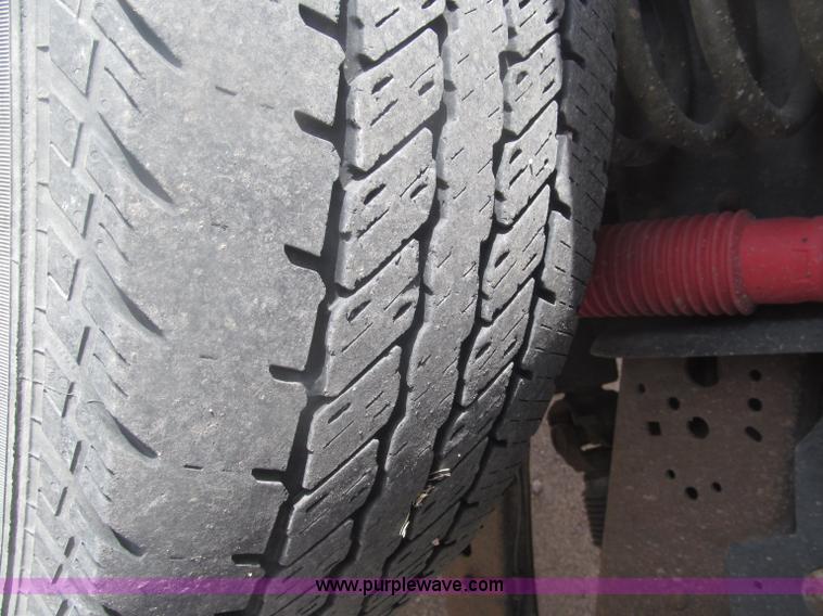 image for item B5424 2006 Ford F350 XL Super Duty CrewCab flatbed service truck