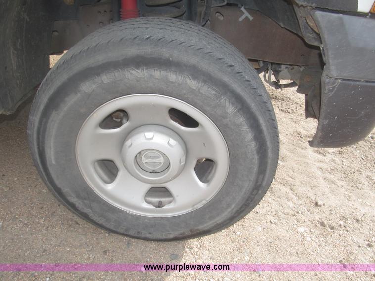 image for item B5424 2006 Ford F350 XL Super Duty CrewCab flatbed service truck