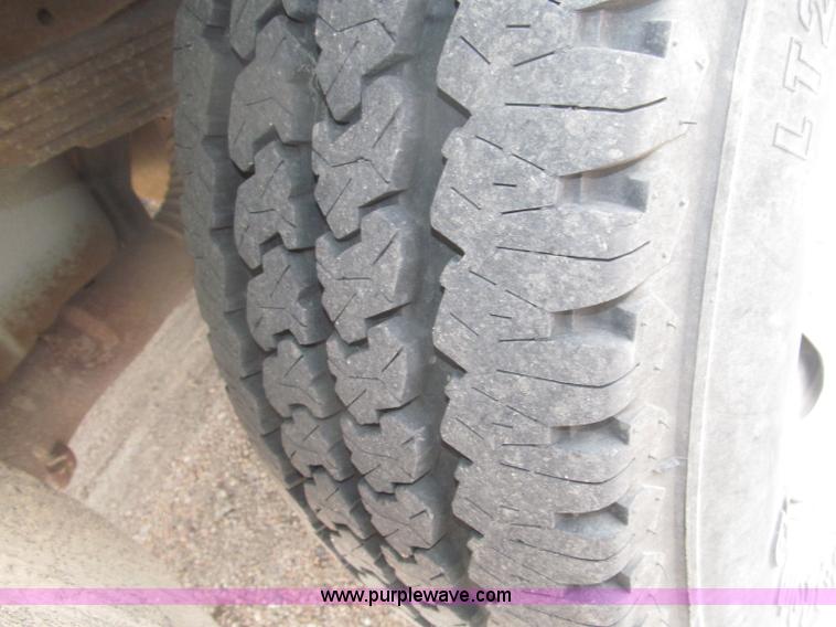 image for item B5424 2006 Ford F350 XL Super Duty CrewCab flatbed service truck