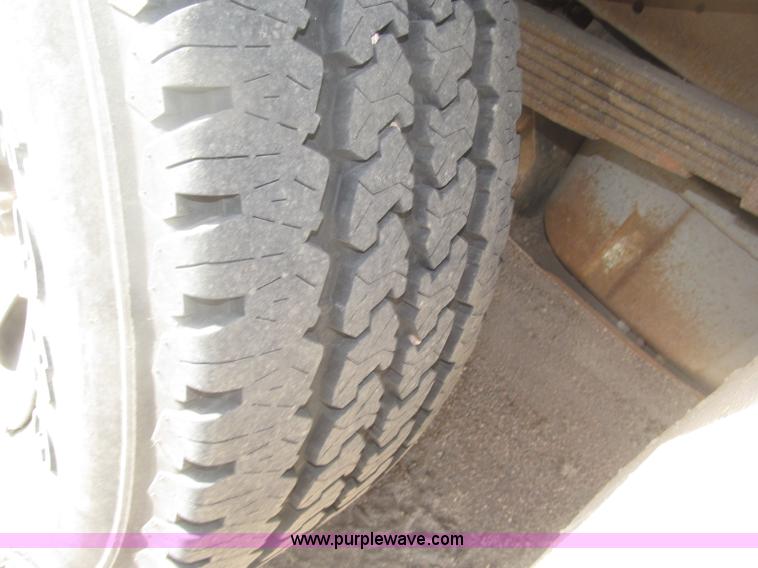 image for item B5424 2006 Ford F350 XL Super Duty CrewCab flatbed service truck