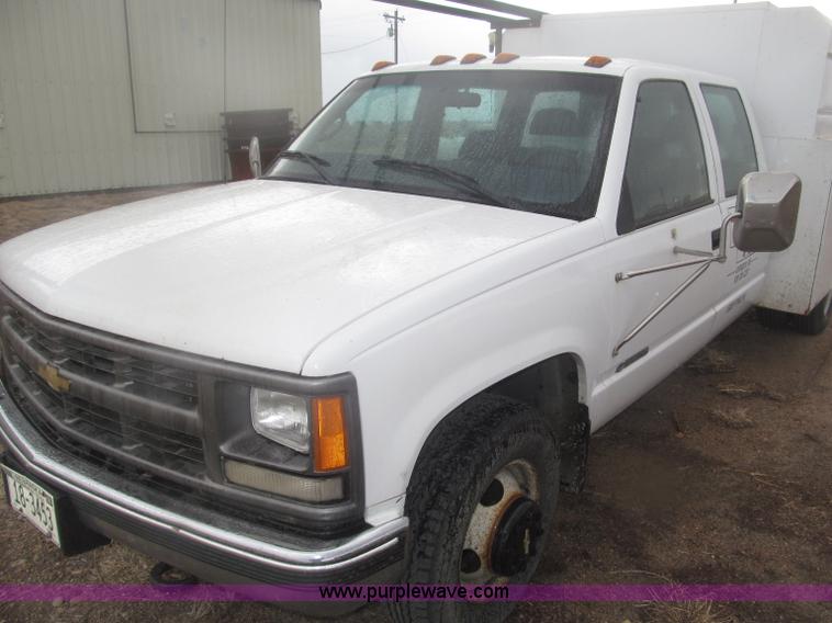 image for item B5425 2000 Chevrolet 3500 CrewCab service truck