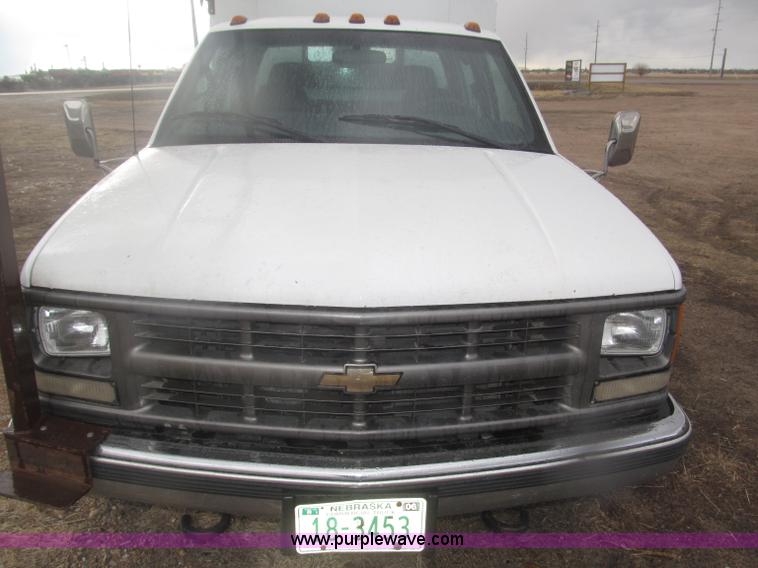 image for item B5425 2000 Chevrolet 3500 CrewCab service truck