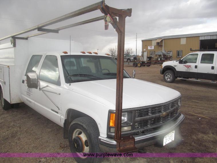 image for item B5425 2000 Chevrolet 3500 CrewCab service truck
