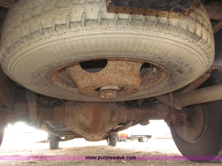 image for item B5425 2000 Chevrolet 3500 CrewCab service truck