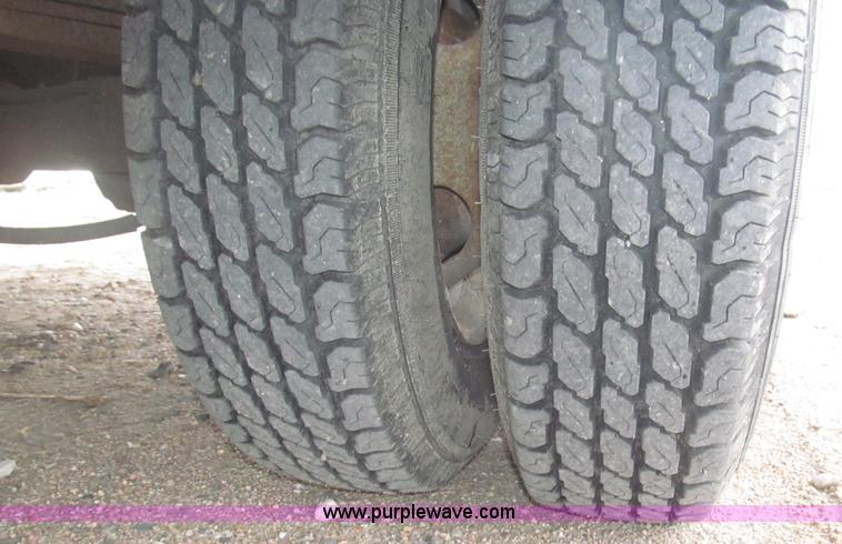 image for item B5425 2000 Chevrolet 3500 CrewCab service truck