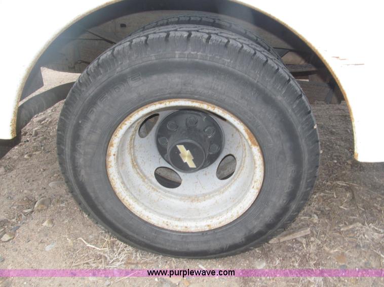 image for item B5425 2000 Chevrolet 3500 CrewCab service truck