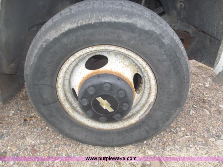 image for item B5425 2000 Chevrolet 3500 CrewCab service truck