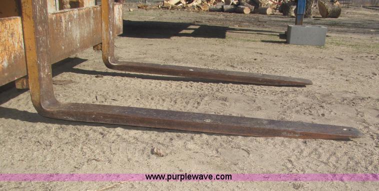 image for item B5440 Case 586 Series E forklift