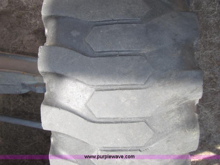 image for item B5442 2001 New Holland LB110 backhoe