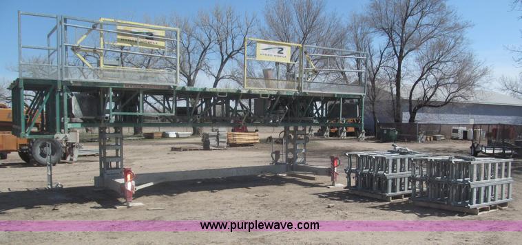 image for item B5444 2002 Hydro Mobile M2 20,000 lbs 40' hydraulic tower