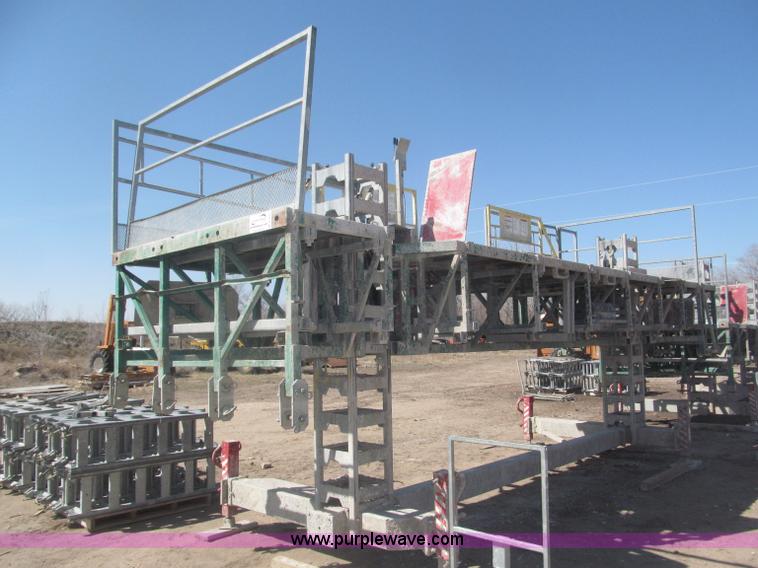 image for item B5444 2002 Hydro Mobile M2 20,000 lbs 40' hydraulic tower