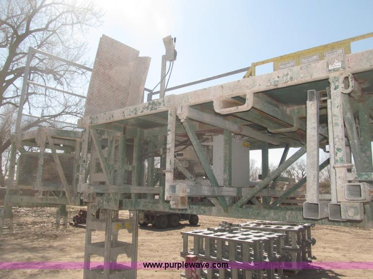 image for item B5444 2002 Hydro Mobile M2 20,000 lbs 40' hydraulic tower