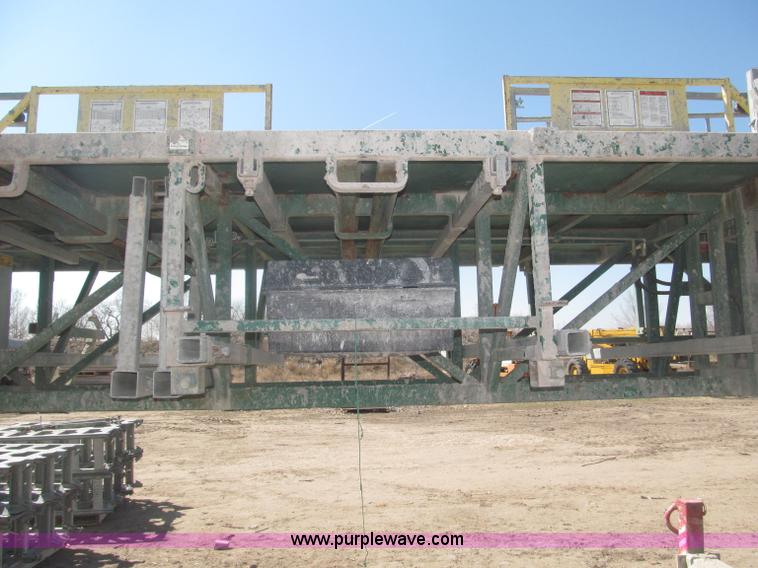image for item B5444 2002 Hydro Mobile M2 20,000 lbs 40' hydraulic tower