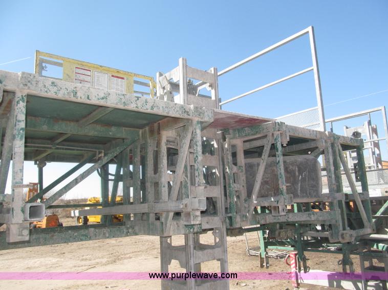 image for item B5444 2002 Hydro Mobile M2 20,000 lbs 40' hydraulic tower