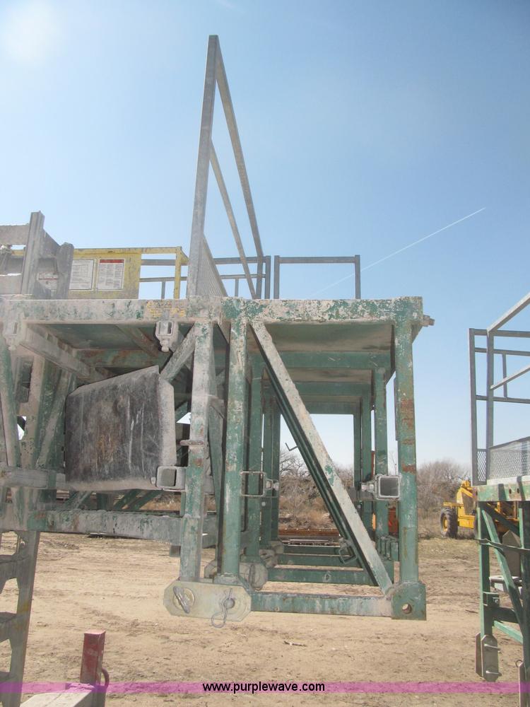 image for item B5444 2002 Hydro Mobile M2 20,000 lbs 40' hydraulic tower