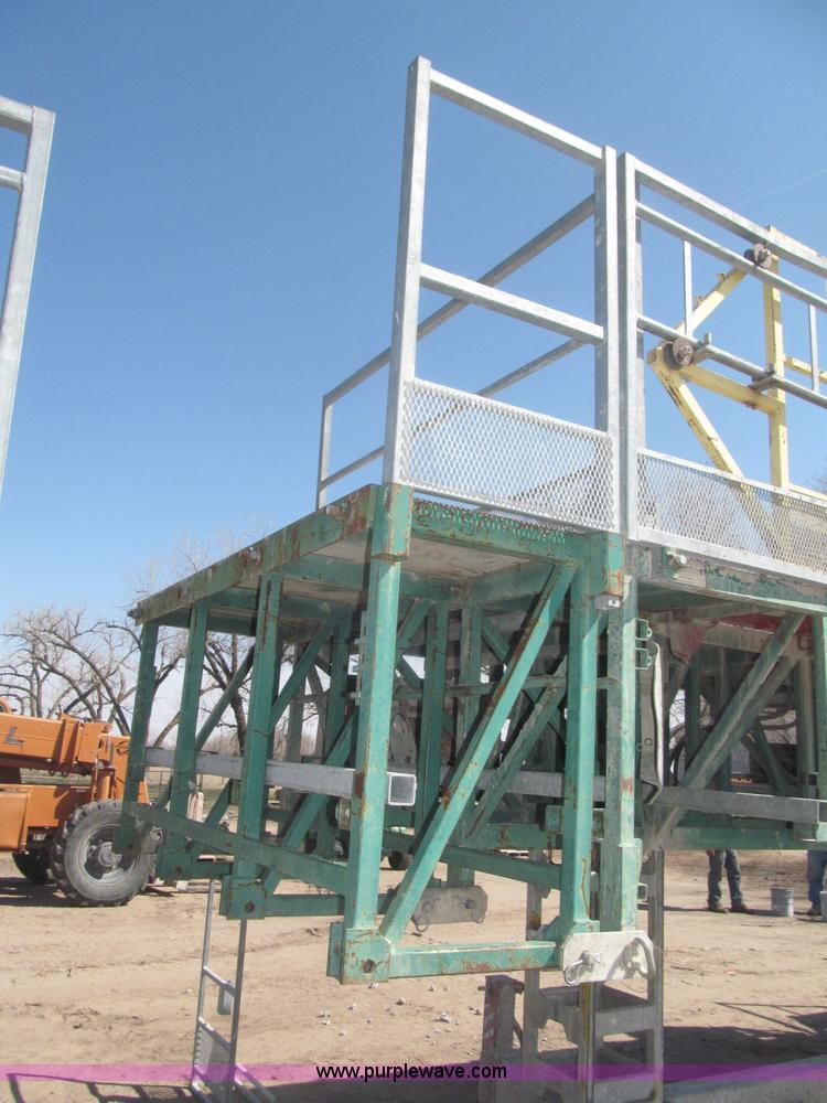 image for item B5444 2002 Hydro Mobile M2 20,000 lbs 40' hydraulic tower