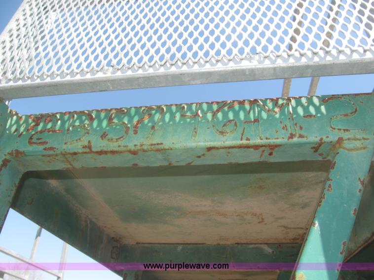 image for item B5444 2002 Hydro Mobile M2 20,000 lbs 40' hydraulic tower