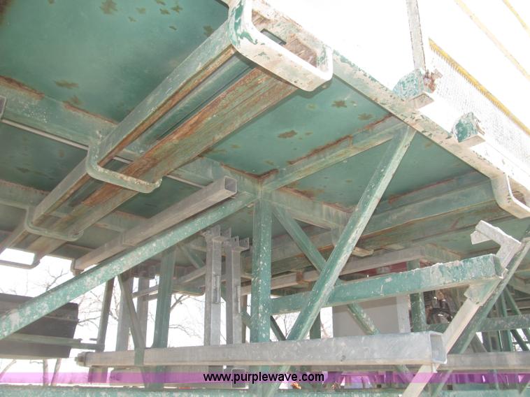 image for item B5444 2002 Hydro Mobile M2 20,000 lbs 40' hydraulic tower