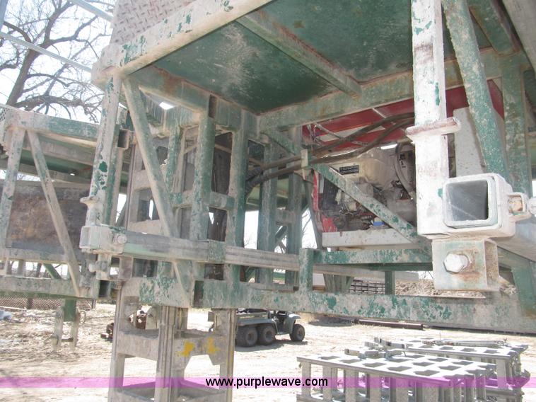 image for item B5444 2002 Hydro Mobile M2 20,000 lbs 40' hydraulic tower