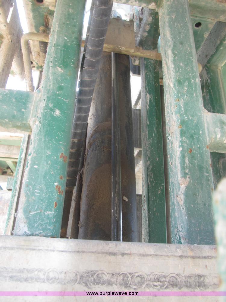 image for item B5444 2002 Hydro Mobile M2 20,000 lbs 40' hydraulic tower