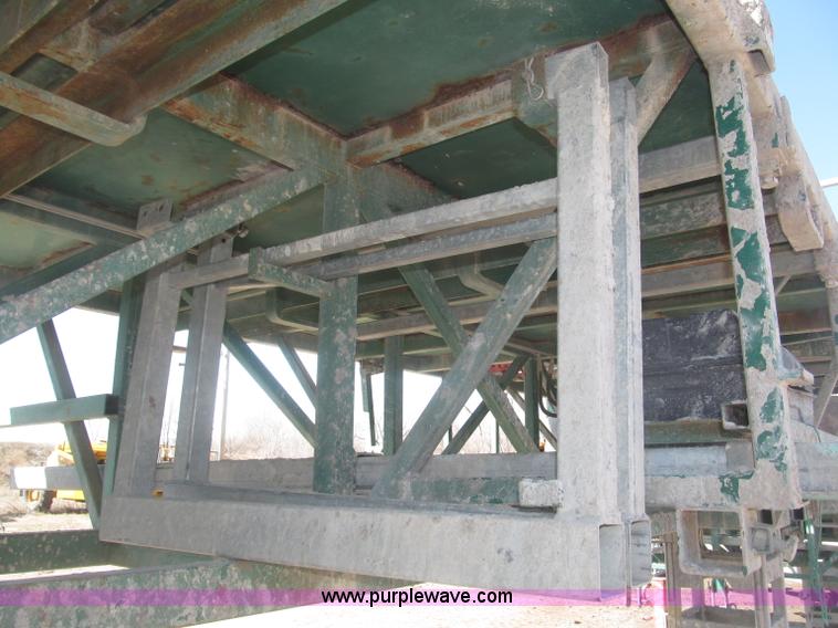 image for item B5444 2002 Hydro Mobile M2 20,000 lbs 40' hydraulic tower