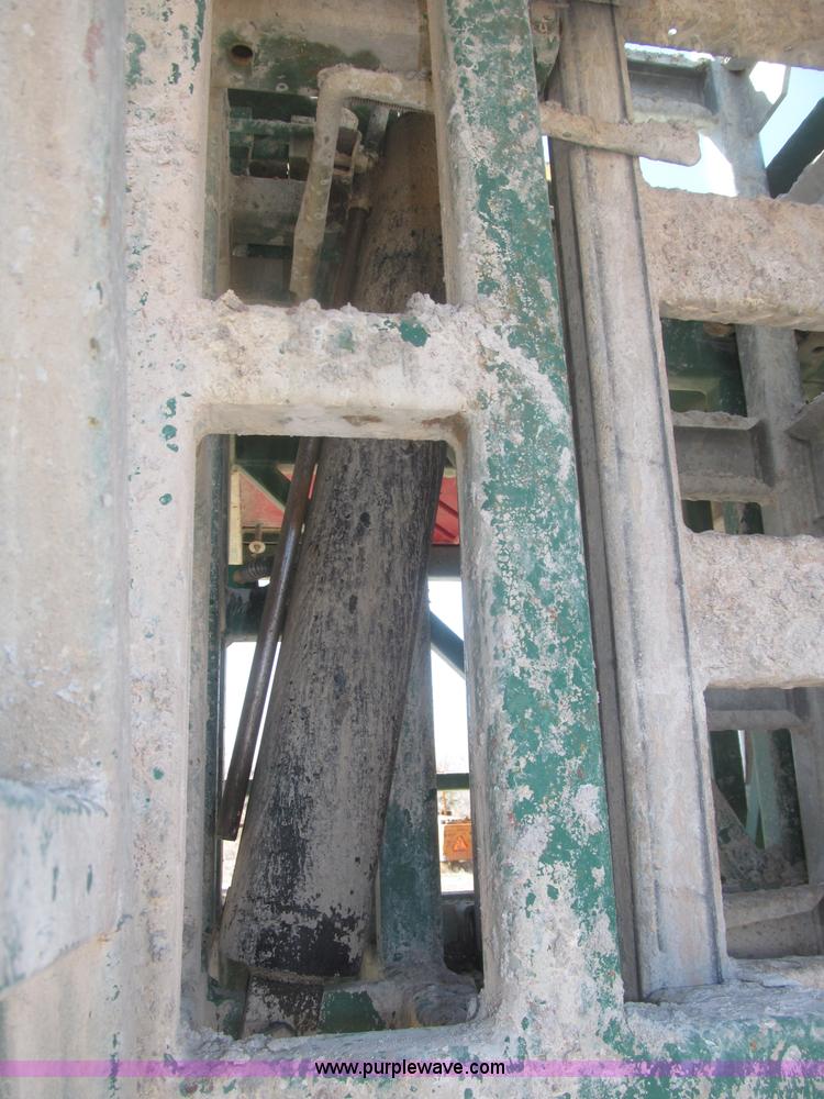 image for item B5444 2002 Hydro Mobile M2 20,000 lbs 40' hydraulic tower