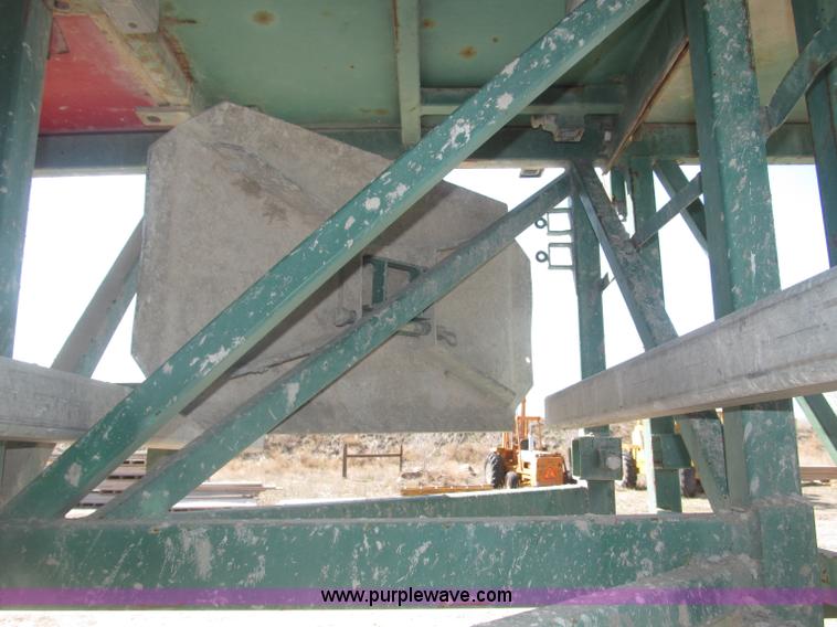 image for item B5444 2002 Hydro Mobile M2 20,000 lbs 40' hydraulic tower