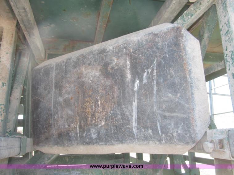 image for item B5444 2002 Hydro Mobile M2 20,000 lbs 40' hydraulic tower