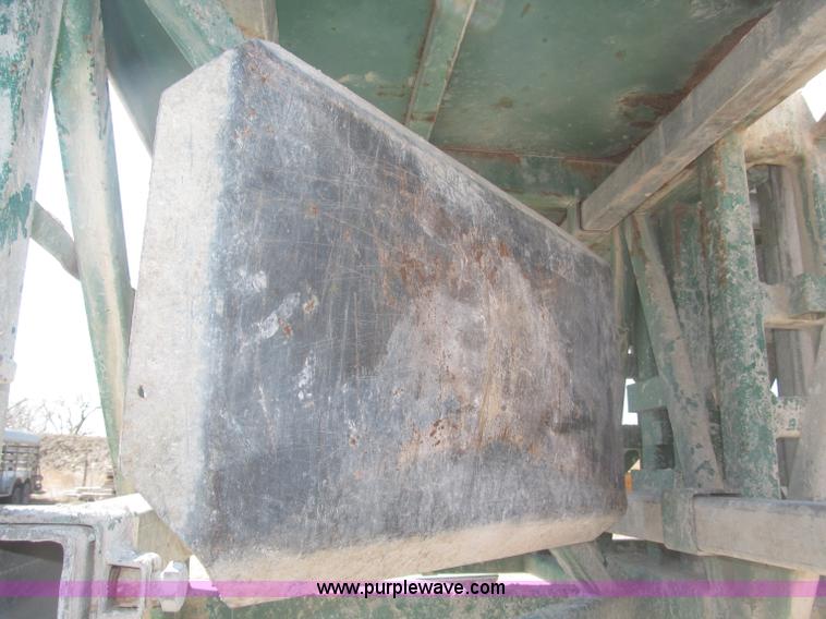 image for item B5444 2002 Hydro Mobile M2 20,000 lbs 40' hydraulic tower