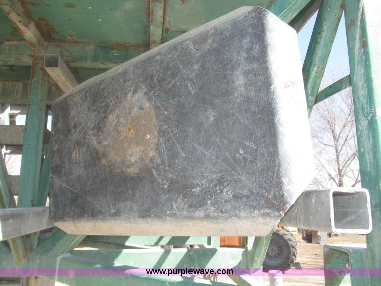 image for item B5444 2002 Hydro Mobile M2 20,000 lbs 40' hydraulic tower