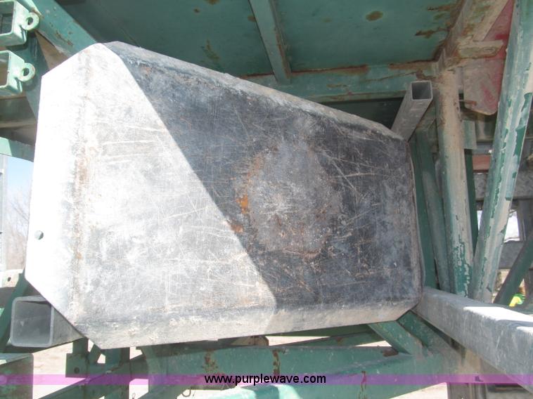 image for item B5444 2002 Hydro Mobile M2 20,000 lbs 40' hydraulic tower