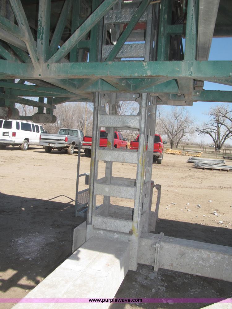 image for item B5444 2002 Hydro Mobile M2 20,000 lbs 40' hydraulic tower