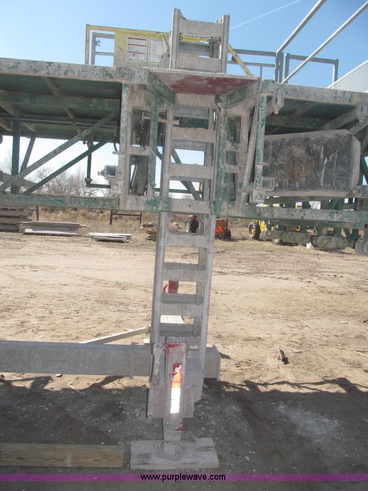 image for item B5444 2002 Hydro Mobile M2 20,000 lbs 40' hydraulic tower