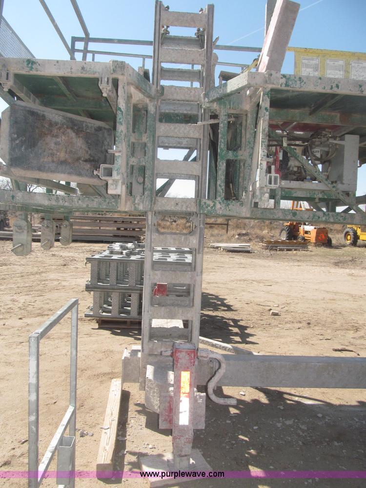 image for item B5444 2002 Hydro Mobile M2 20,000 lbs 40' hydraulic tower