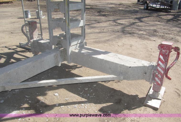 image for item B5444 2002 Hydro Mobile M2 20,000 lbs 40' hydraulic tower