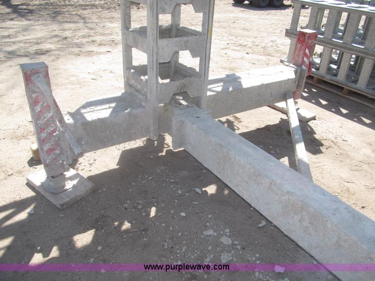 image for item B5444 2002 Hydro Mobile M2 20,000 lbs 40' hydraulic tower