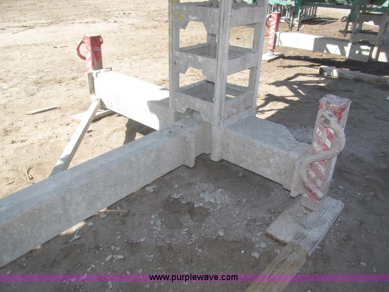 image for item B5444 2002 Hydro Mobile M2 20,000 lbs 40' hydraulic tower