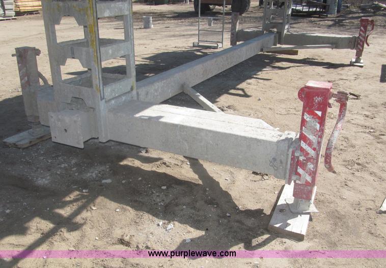 image for item B5444 2002 Hydro Mobile M2 20,000 lbs 40' hydraulic tower