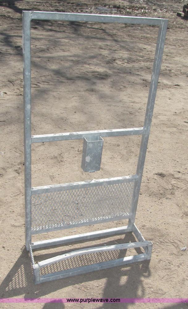 image for item B5444 2002 Hydro Mobile M2 20,000 lbs 40' hydraulic tower