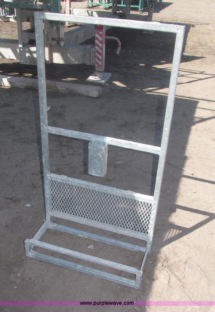 image for item B5444 2002 Hydro Mobile M2 20,000 lbs 40' hydraulic tower