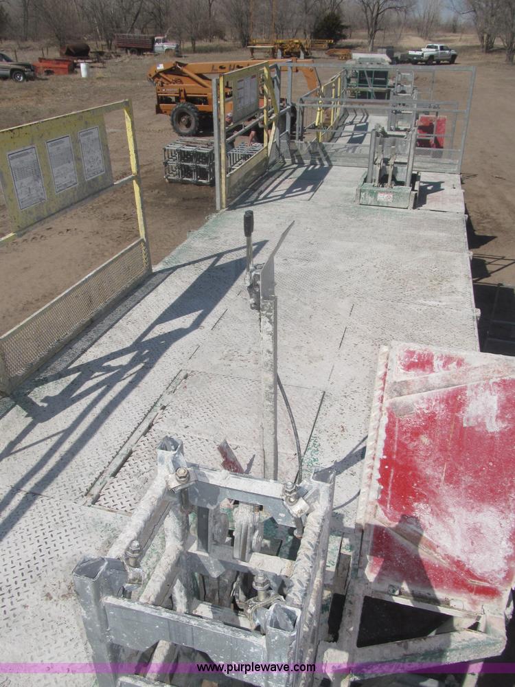 image for item B5444 2002 Hydro Mobile M2 20,000 lbs 40' hydraulic tower