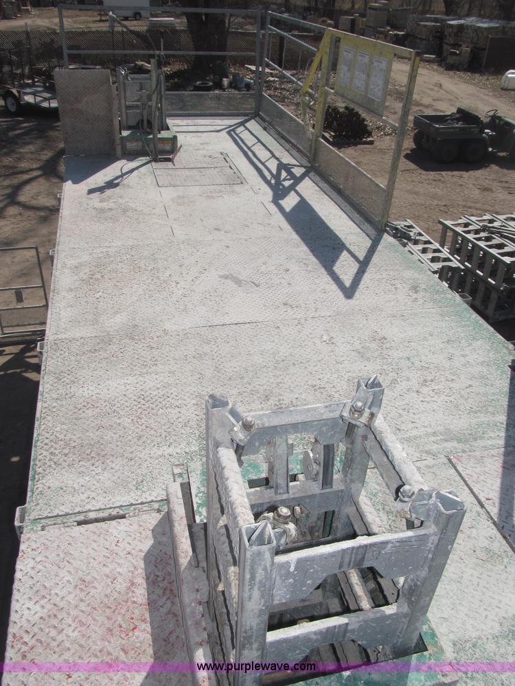 image for item B5444 2002 Hydro Mobile M2 20,000 lbs 40' hydraulic tower