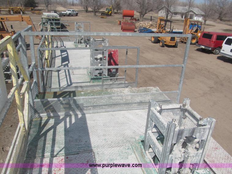 image for item B5444 2002 Hydro Mobile M2 20,000 lbs 40' hydraulic tower